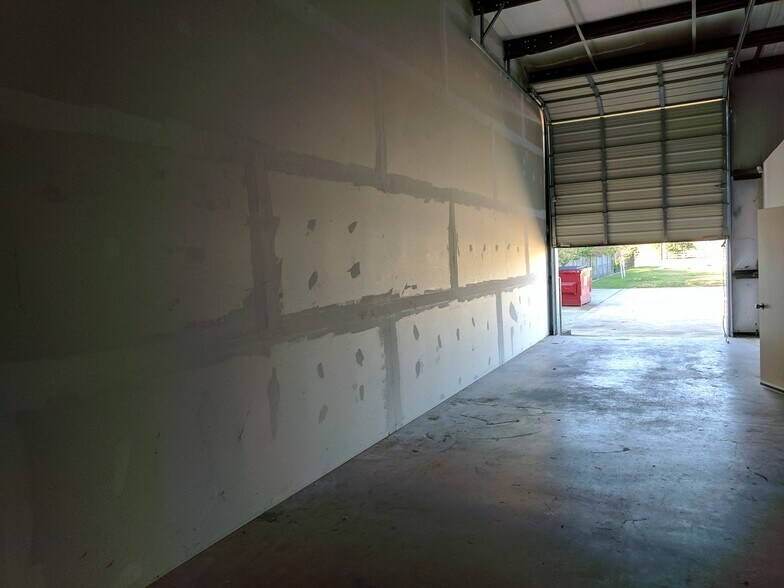 More Photos Of 4503 Spring Cypress Rd, Spring Warehouse For Lease