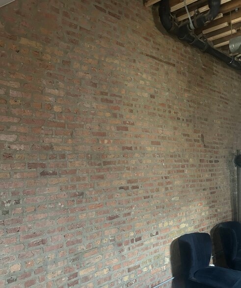 More Photos Of 485 N Milwaukee Ave, Chicago Storefront Retail Residential For Lease