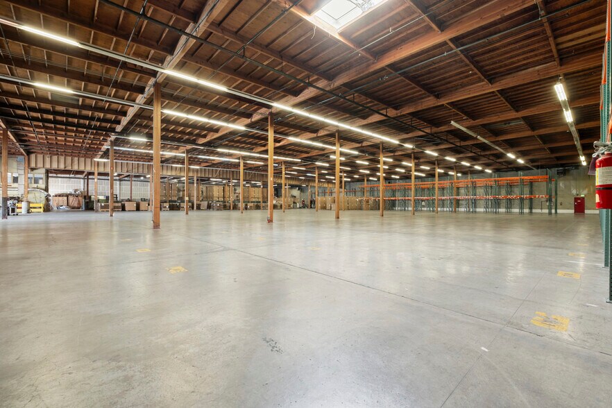More Photos Of 430 Valley Dr, Brisbane Warehouse For Lease