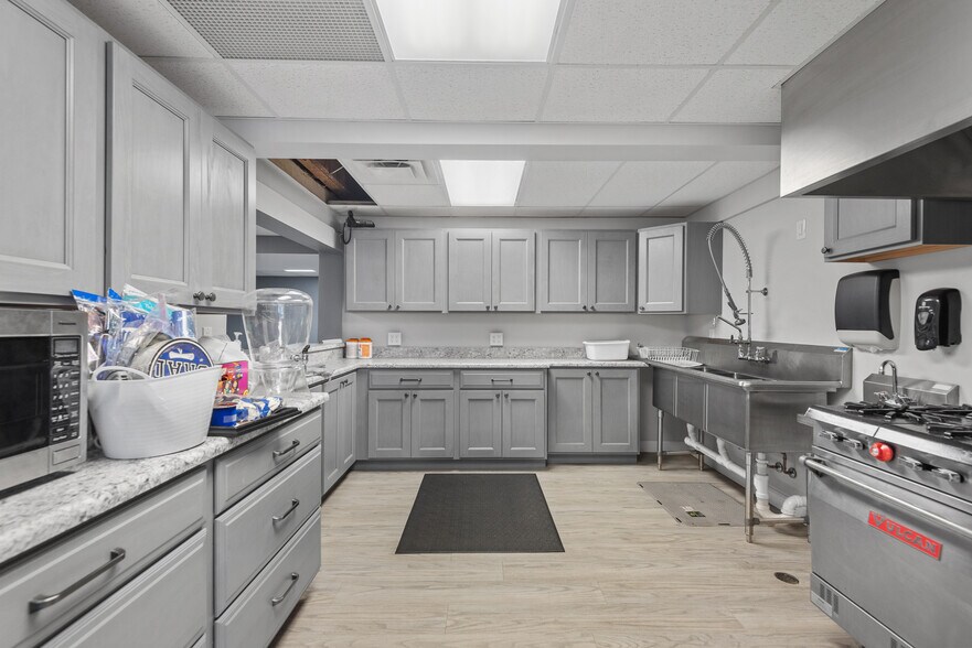 More Photos Of 2450 Pontoon Rd, Granite City Religious Facility For Sale