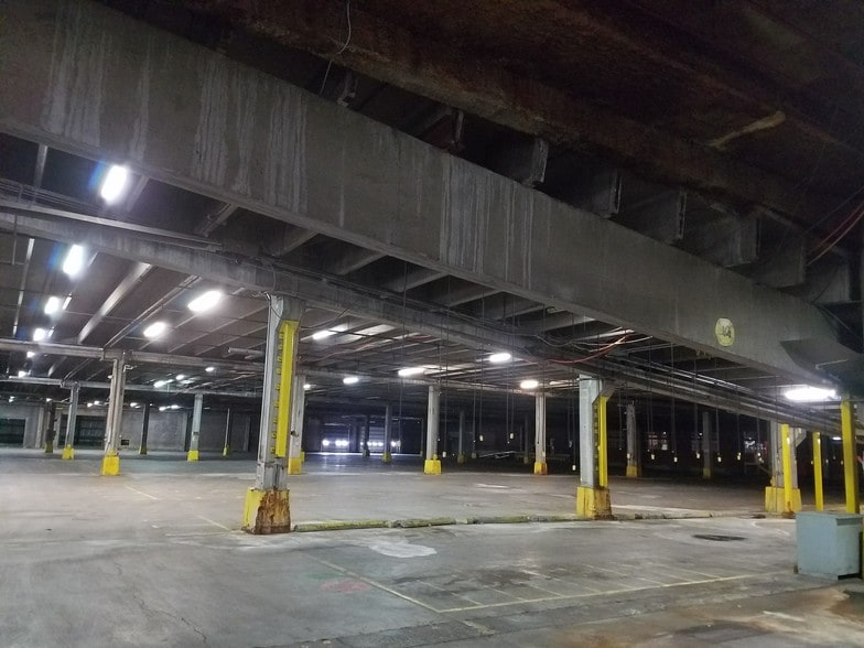 More Photos Of 1661 W Hill St, Louisville Manufacturing For Lease