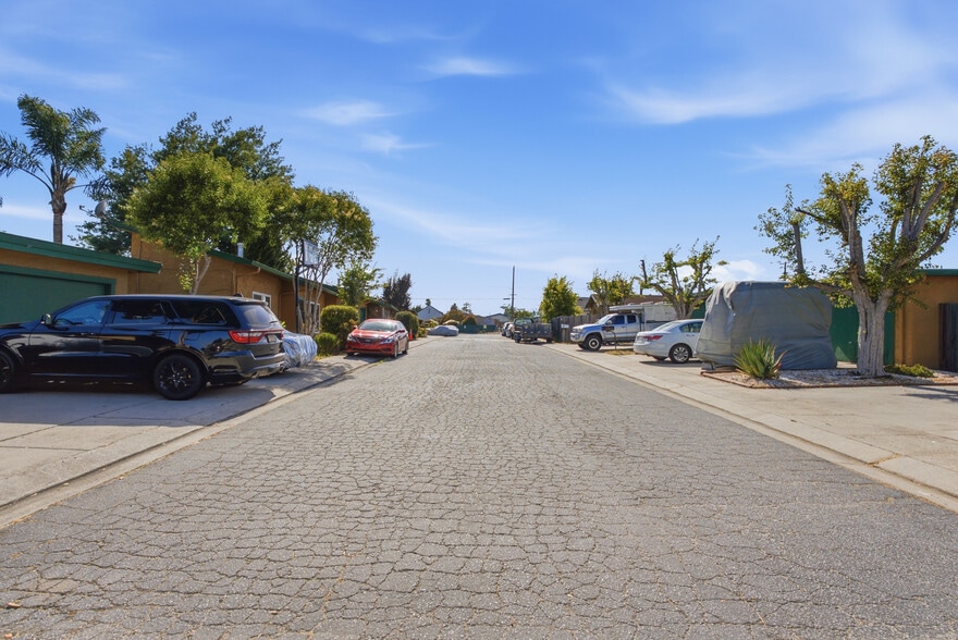 More Photos Of 1584 Chanticleer Ave, Santa Cruz Apartments For Sale