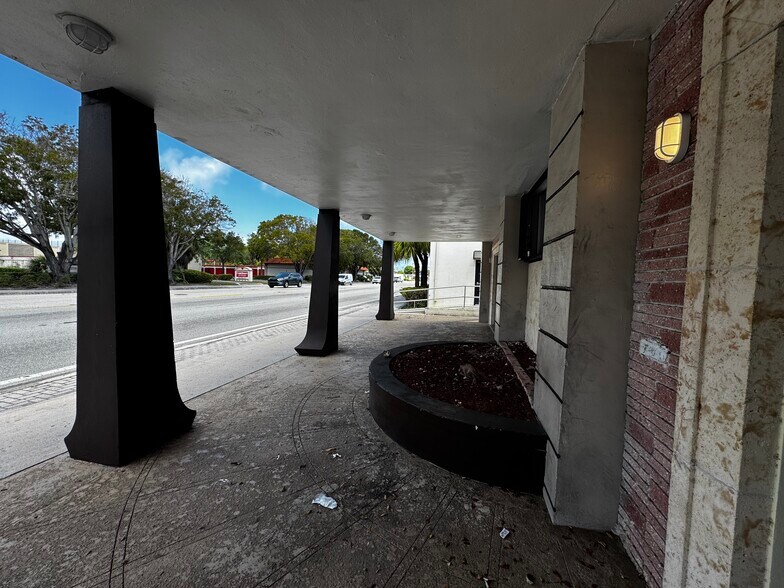 More Photos Of 7502 S Dixie Hwy, West Palm Beach Flex For Sale