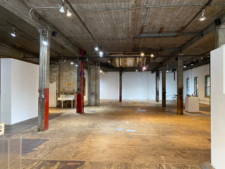More Photos Of 51 Bergen St, Brooklyn Industrial For Sale