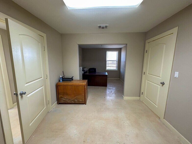 More Photos Of 193 Welco Ln, Jourdanton Warehouse For Sale