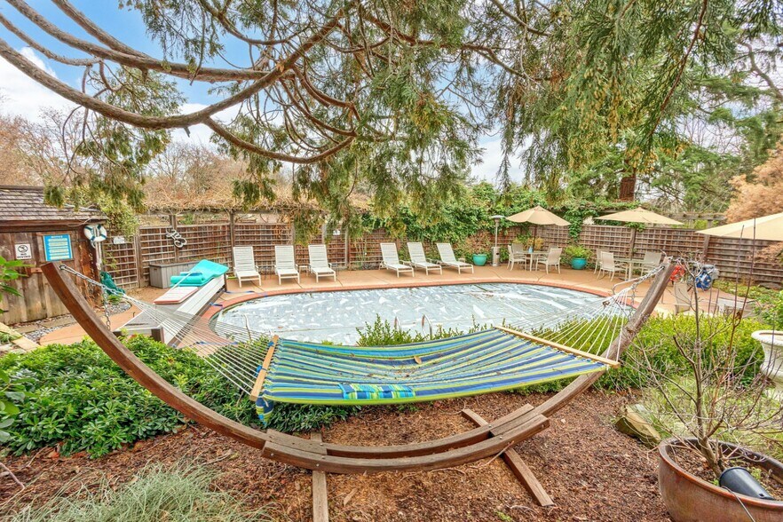 More Photos Of 455 N Oregon St, Jacksonville Hospitality For Sale