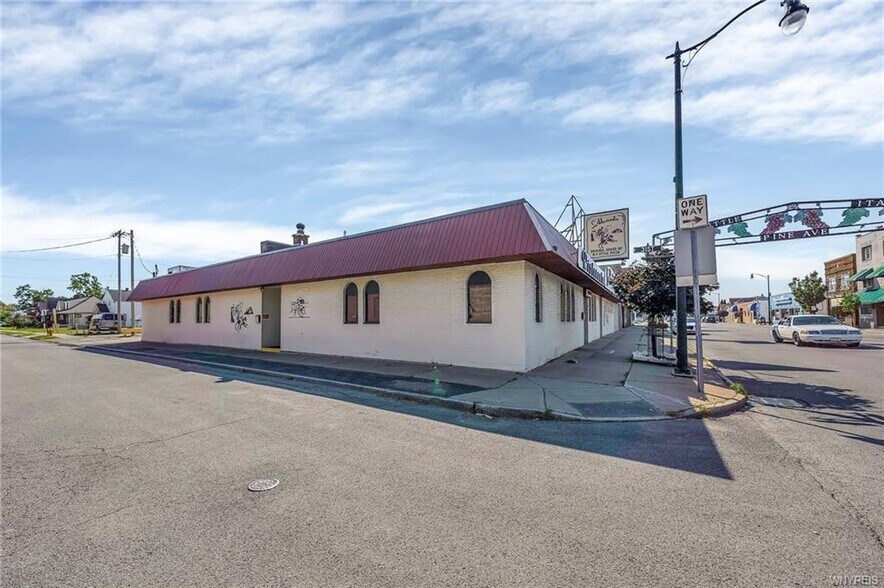 More Photos Of 3019 Pine Ave, Niagara Falls Restaurant For Sale
