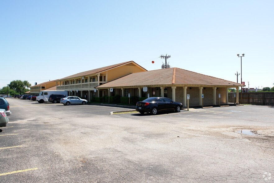 More Photos Of 2379 NE Loop 410, San Antonio Medical For Sale