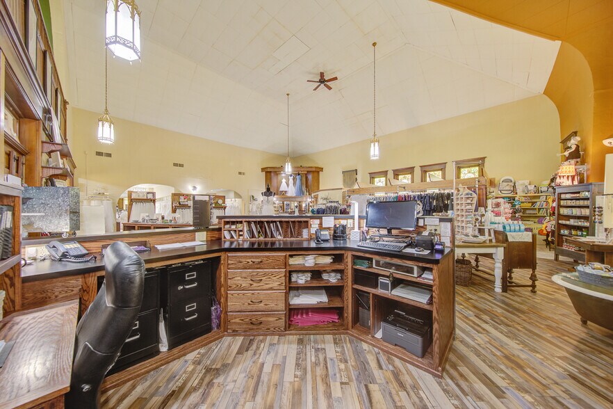 More Photos Of 2001 10th St, Emmetsburg General Retail For Sale