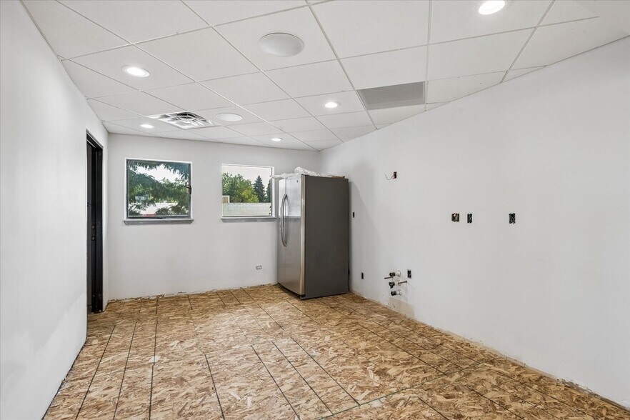 More Photos Of 1109 W Littleton Blvd, Littleton Office For Sale