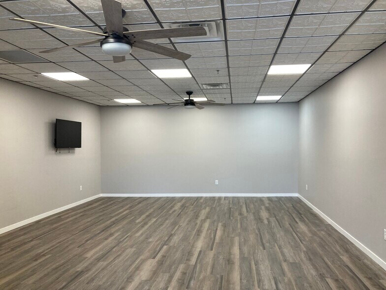 More Photos Of 2023 W Superior St, Duluth Storefront Retail Residential For Sale