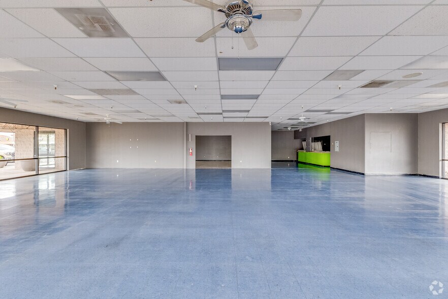 More Photos Of 1107 E Bell Rd, Phoenix General Retail For Lease