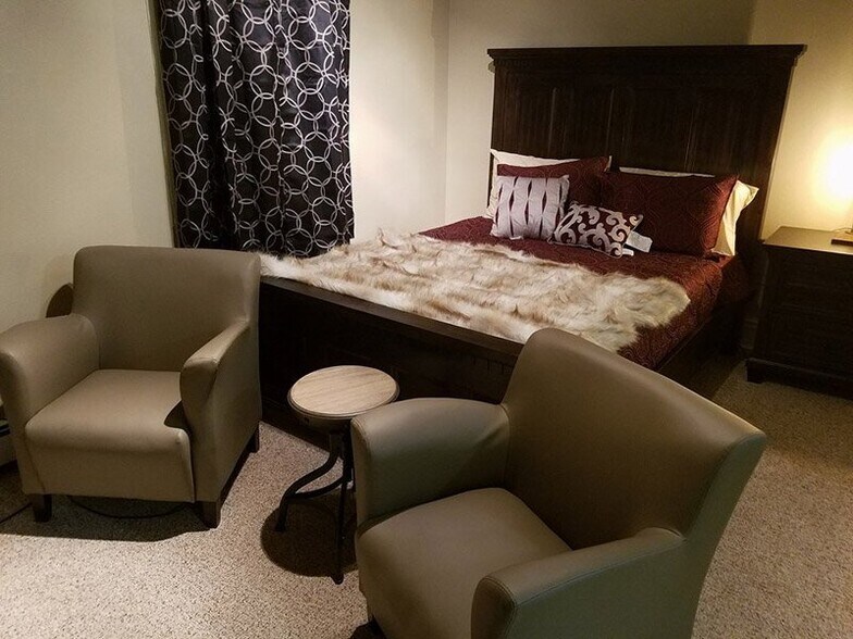 More Photos Of 502 Main Street, New Castle Hotel For Sale