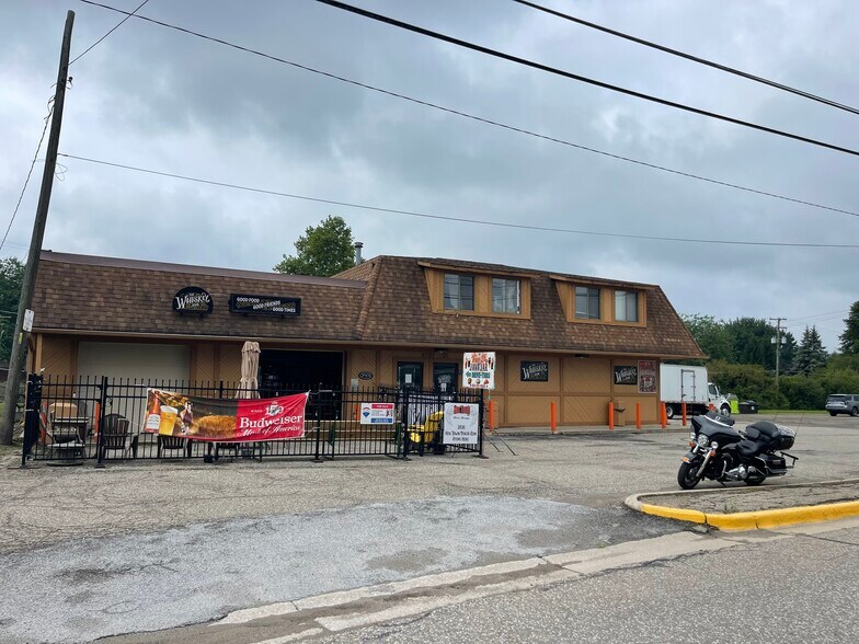 More Photos Of 4397 Main St, Brown City Bar For Sale