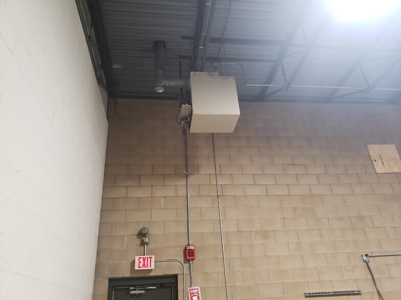 More Photos Of 168 Ayer Rd, Littleton Warehouse For Lease