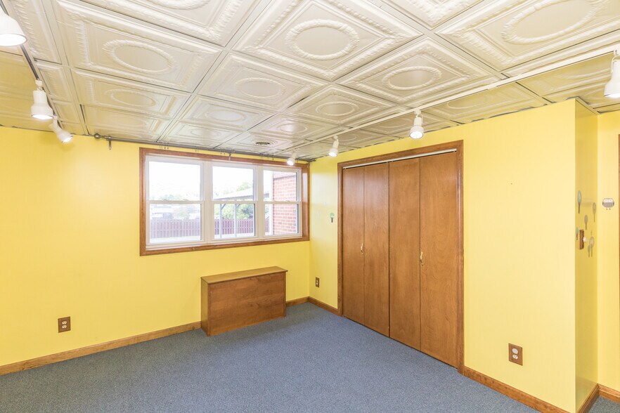 More Photos Of 131 Copenhaver St, Marion Shelter For Sale