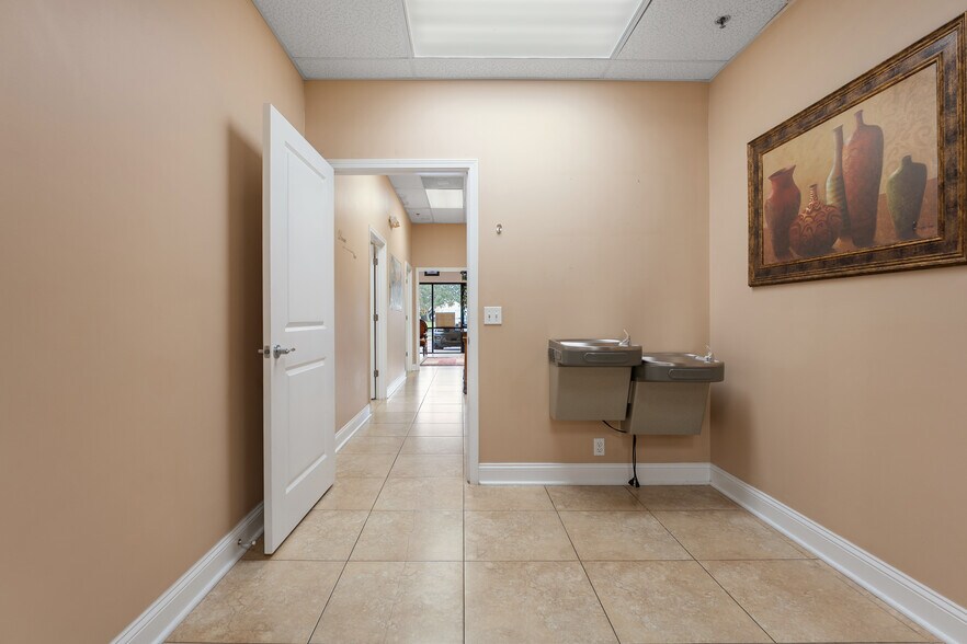 More Photos Of 310 Commerce Lake Dr, Saint Augustine Light Distribution For Lease