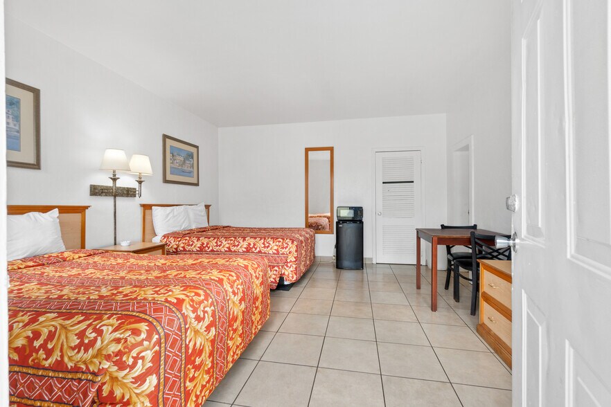 More Photos Of 801 Ridgewood Ave, Holly Hill Hotel For Sale