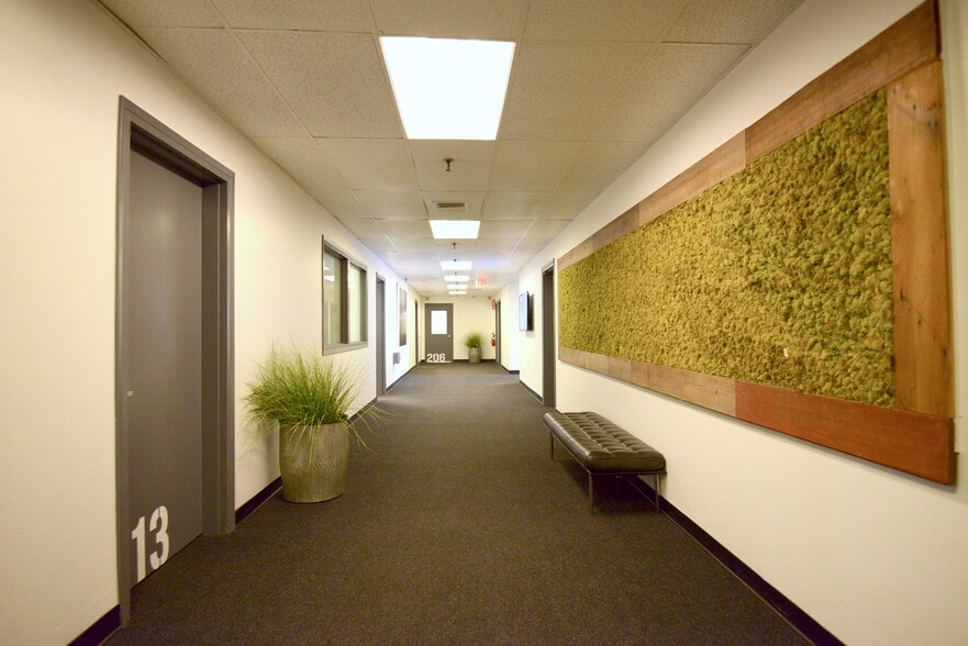 More Photos Of 6700-6800 NE 59th Pl, Portland Warehouse For Lease