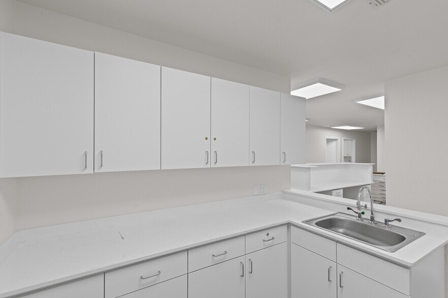 More Photos Of 601 Omega Dr, Arlington Medical For Lease