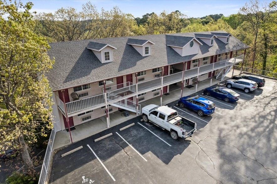 More Photos Of 3043 E Van Buren, Eureka Springs Hotel For Sale