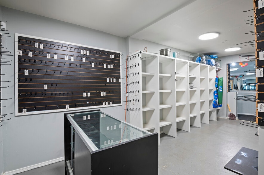 More Photos Of 2810 E Spencer Lake Rd, Shelton General Retail For Sale