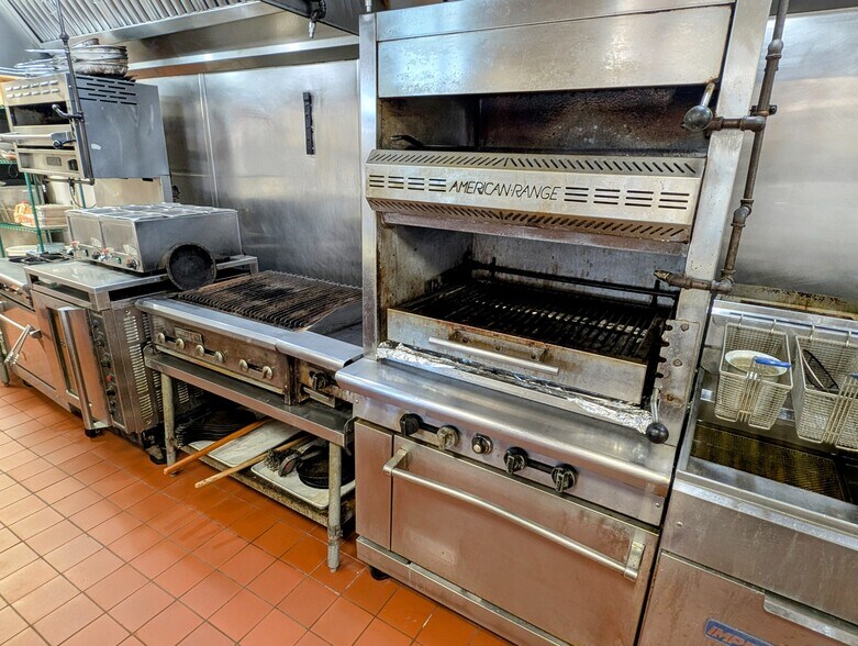 More Photos Of 5101 Center St, Williamsburg Restaurant For Sale