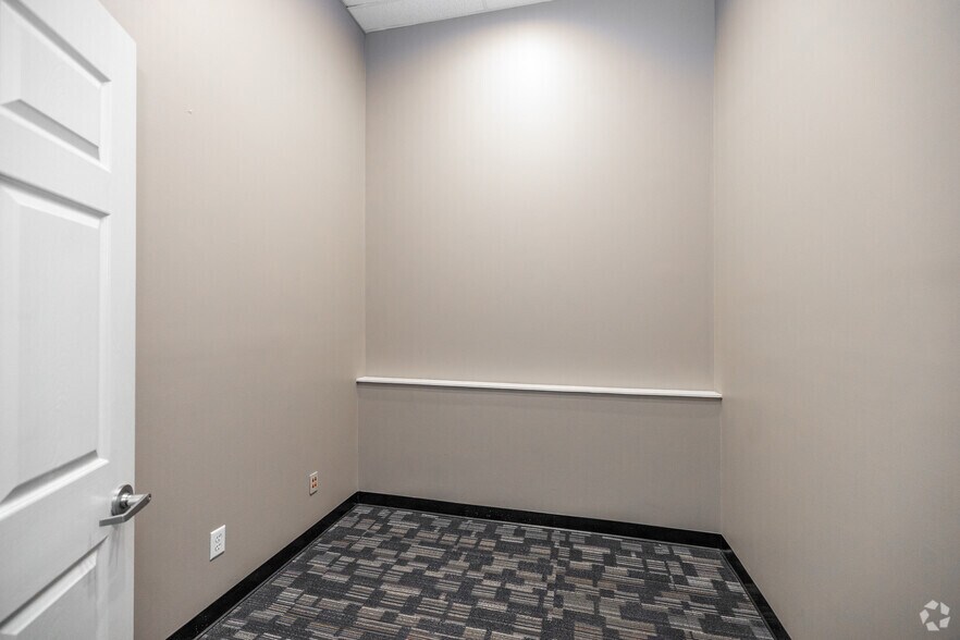 More Photos Of 420 W Morris Blvd, Morristown Office For Lease
