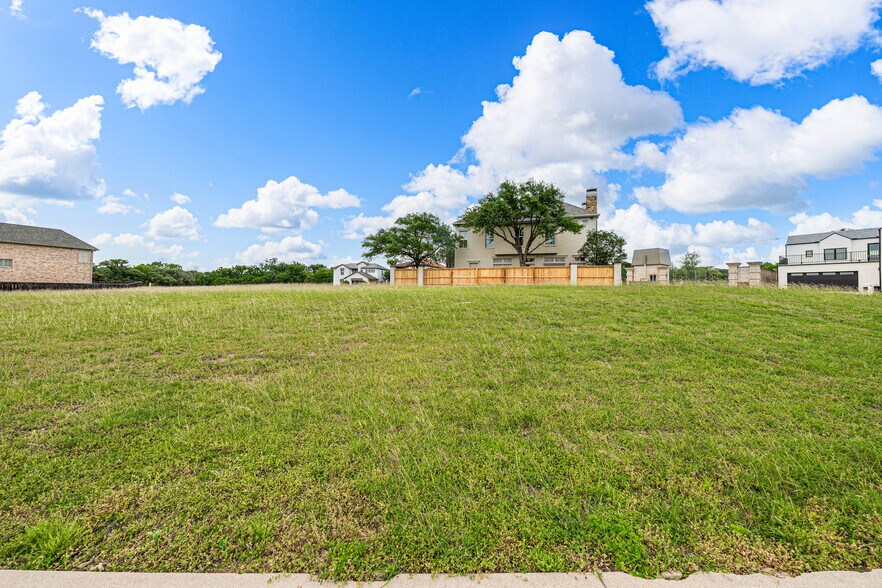 More Photos Of The Enclave, Waco Land For Sale
