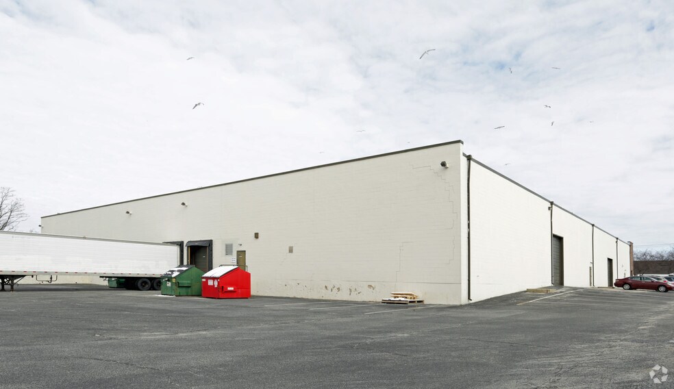 More Photos Of 1650 Oak St, Lakewood Manufacturing For Lease