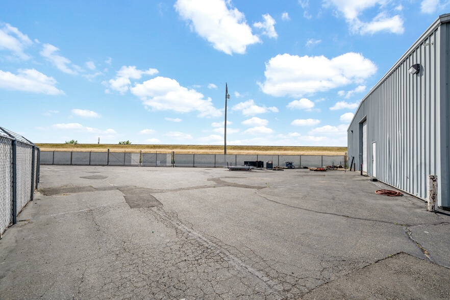 More Photos Of 4081 Seaport Blvd, West Sacramento Warehouse For Lease