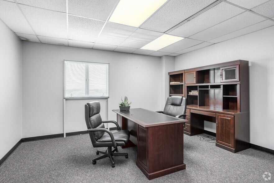 More Photos Of 2801 Parklawn Dr, Midwest City Medical For Lease