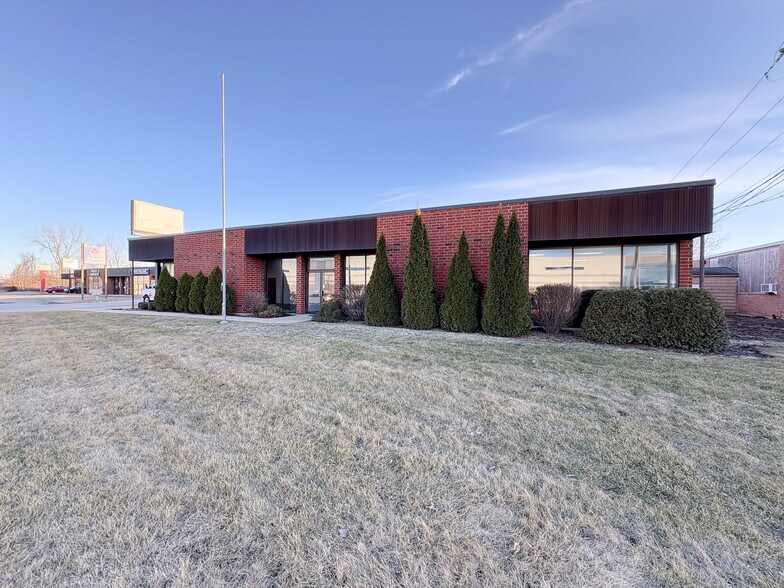 Primary Photo Of 33W401 Roosevelt Rd, West Chicago Office For Lease