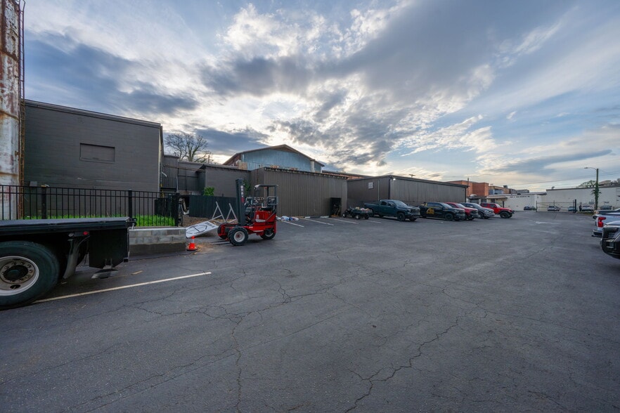 More Photos Of 719 Old Lenoir Rd, Hickory Warehouse For Sale