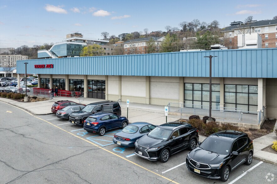 More Photos Of 725 River Rd, Edgewater General Retail For Lease