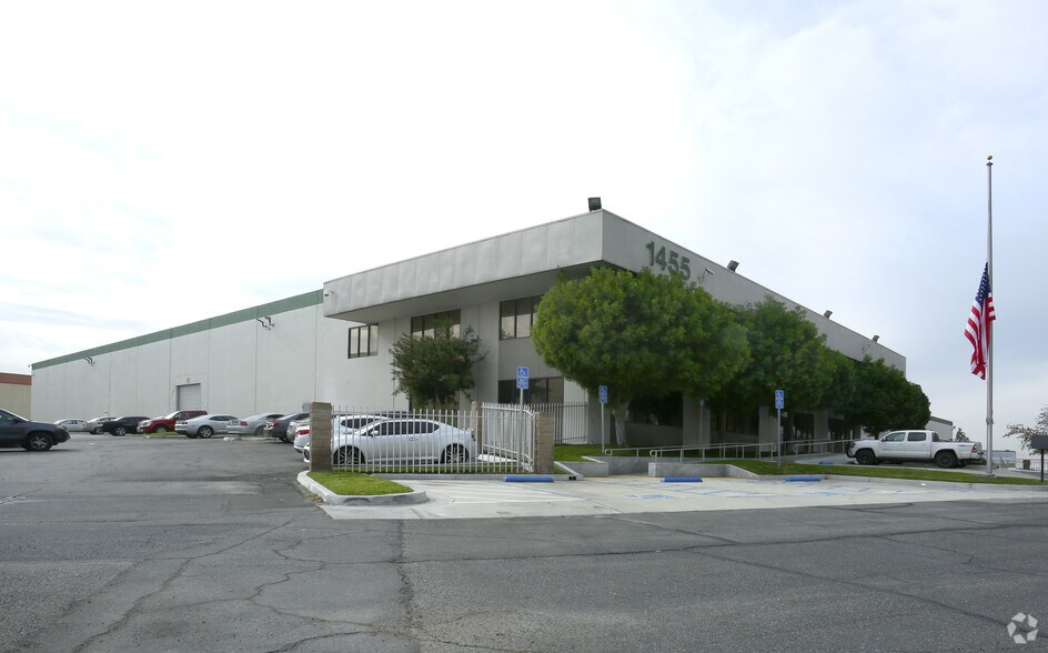 More Photos Of 1455 Riverview Dr, San Bernardino Distribution For Lease