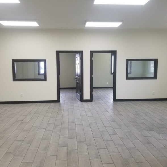 More Photos Of 501 112th Ave, Crown Point Warehouse For Lease