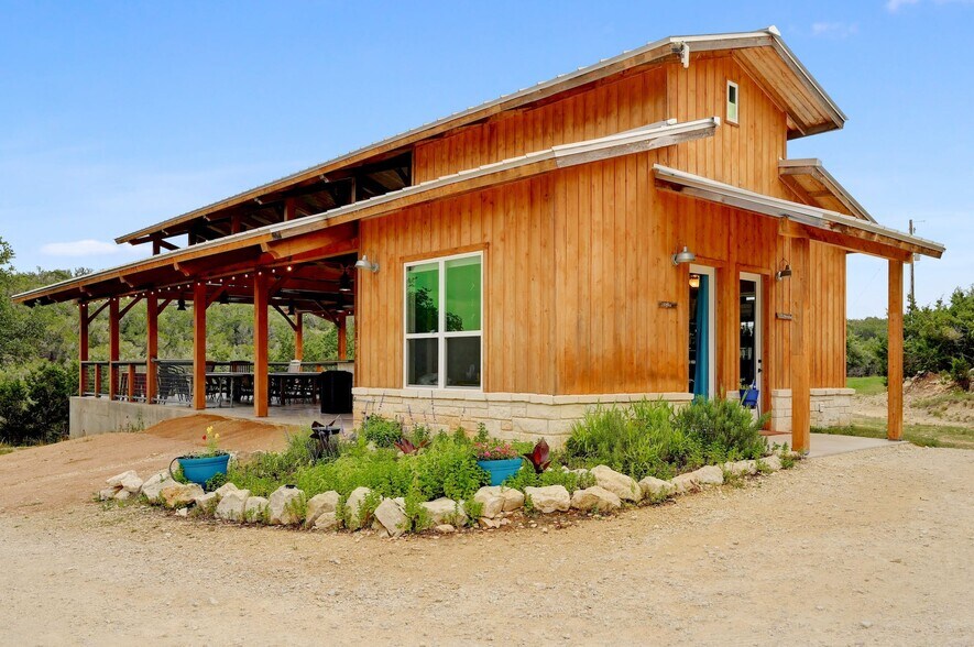 More Photos Of 7400 McGregor Ln, Dripping Springs Hotel For Sale