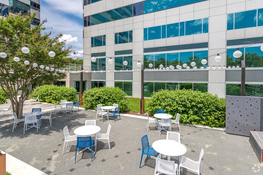 More Photos Of 1919 Gallows Rd, Vienna Office For Lease