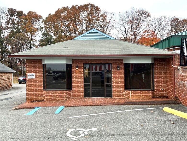 More Photos Of 999 Sheffield Dr, Lynchburg Storefront Retail Office For Lease
