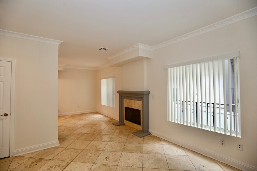 More Photos Of 14317 Friar St, Van Nuys Apartments For Sale