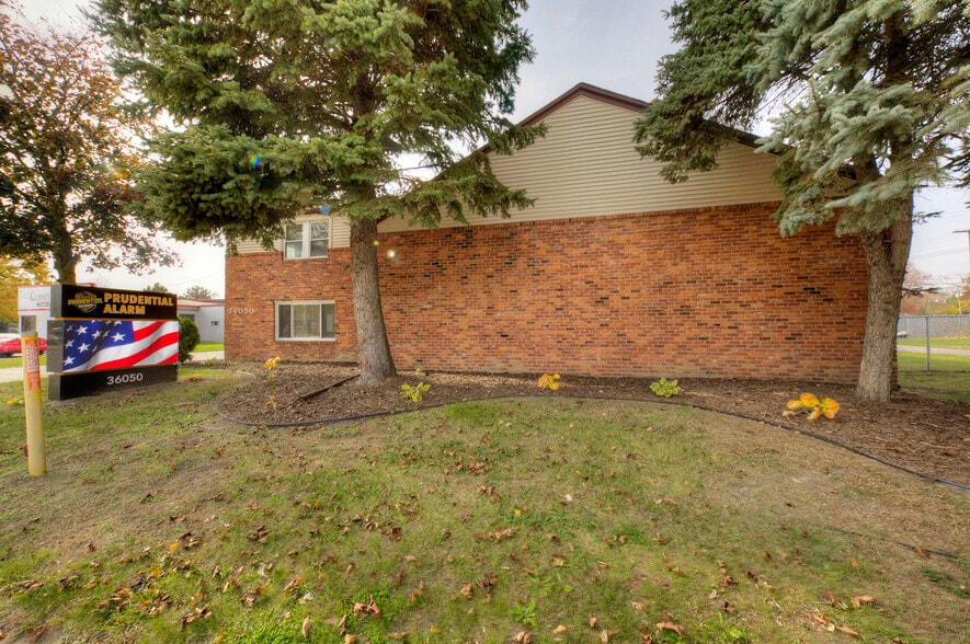 More Photos Of 36050 Goddard Rd, Romulus Auto Repair For Sale