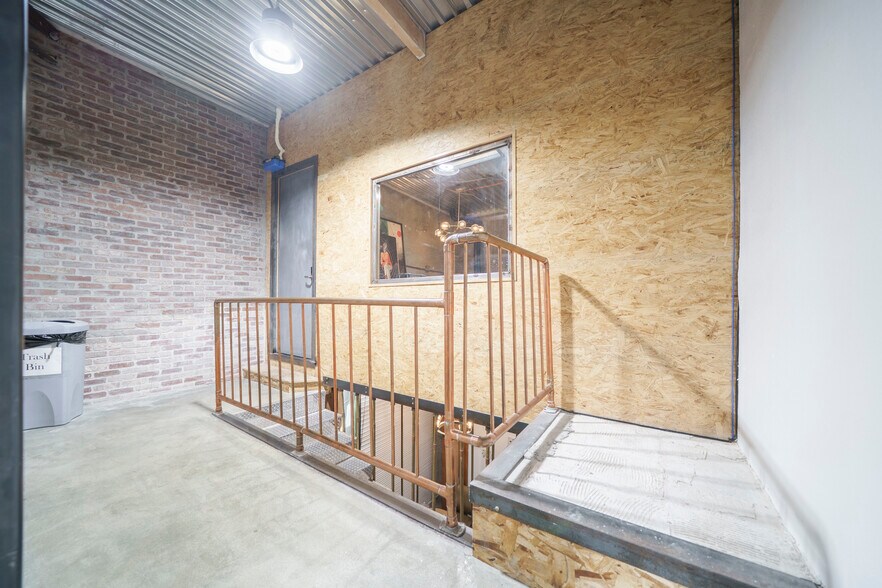 More Photos Of 1517 S Western Ave, Los Angeles Freestanding For Sale