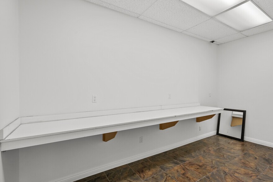 More Photos Of 7225 Fulton Ave, North Hollywood Warehouse For Sale