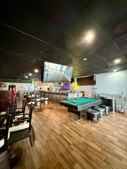More Photos Of 1155 N Washington Blvd, Sarasota Storefront Retail Office For Lease