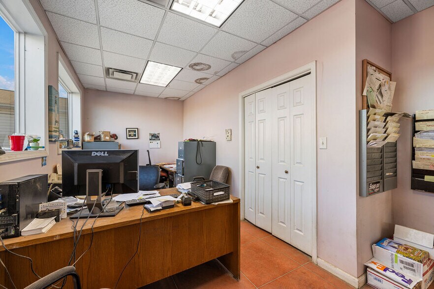 More Photos Of , Niagara Falls Unknown For Sale