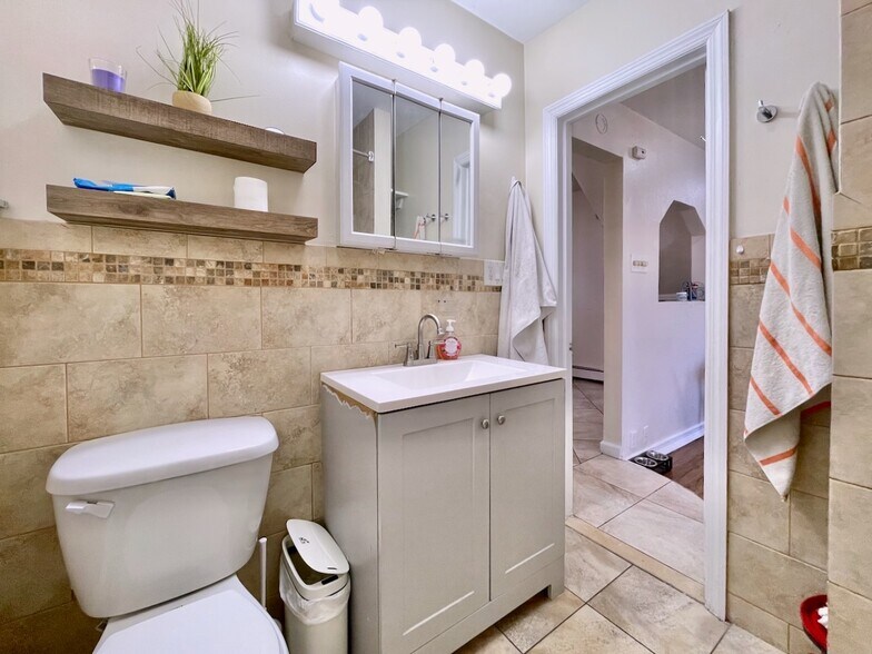 More Photos Of 71 Honiss St, Belleville Apartments For Sale