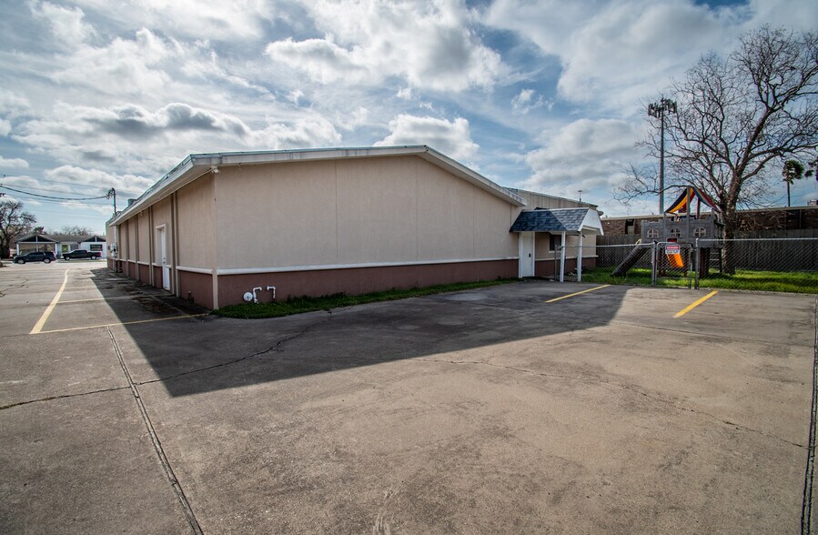 More Photos Of 4929 Everhart Rd, Corpus Christi Freestanding For Sale