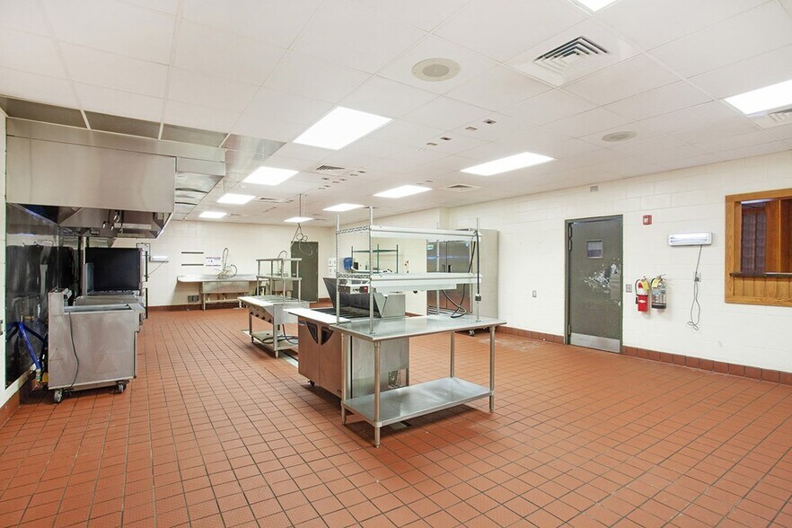 More Photos Of 762 Veterans Pky, Hinesville Restaurant For Sale