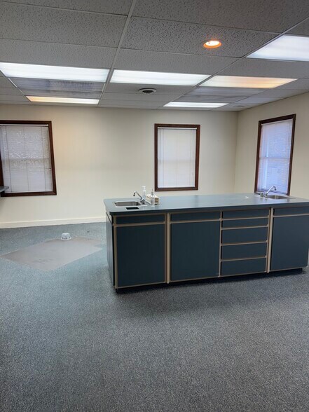 More Photos Of 6 Roberts Ave, Rutland Medical For Sale